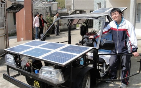 Joven chino construye su propio coche eléctrico solar