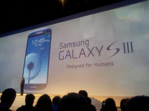 Apple, a la carga contra Samsung Galaxy S III