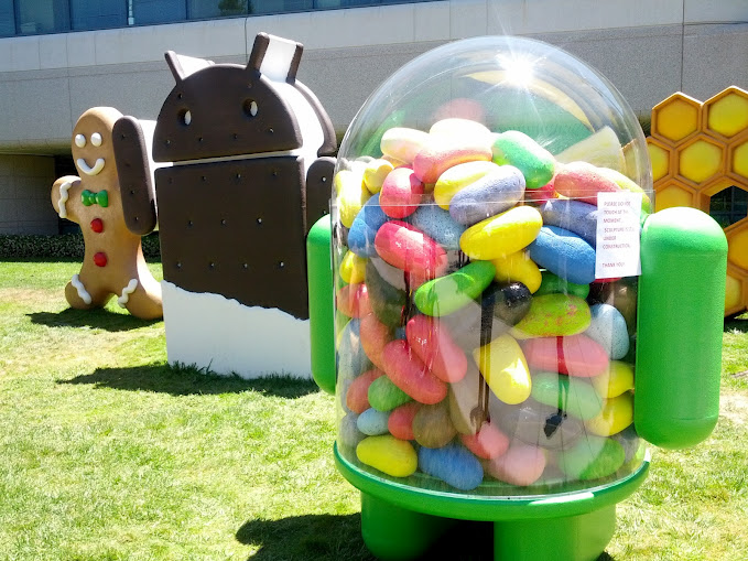 Googleplex inaugura una nueva estatua Android