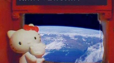 Hello Kitty manda mensajes desde el espacio